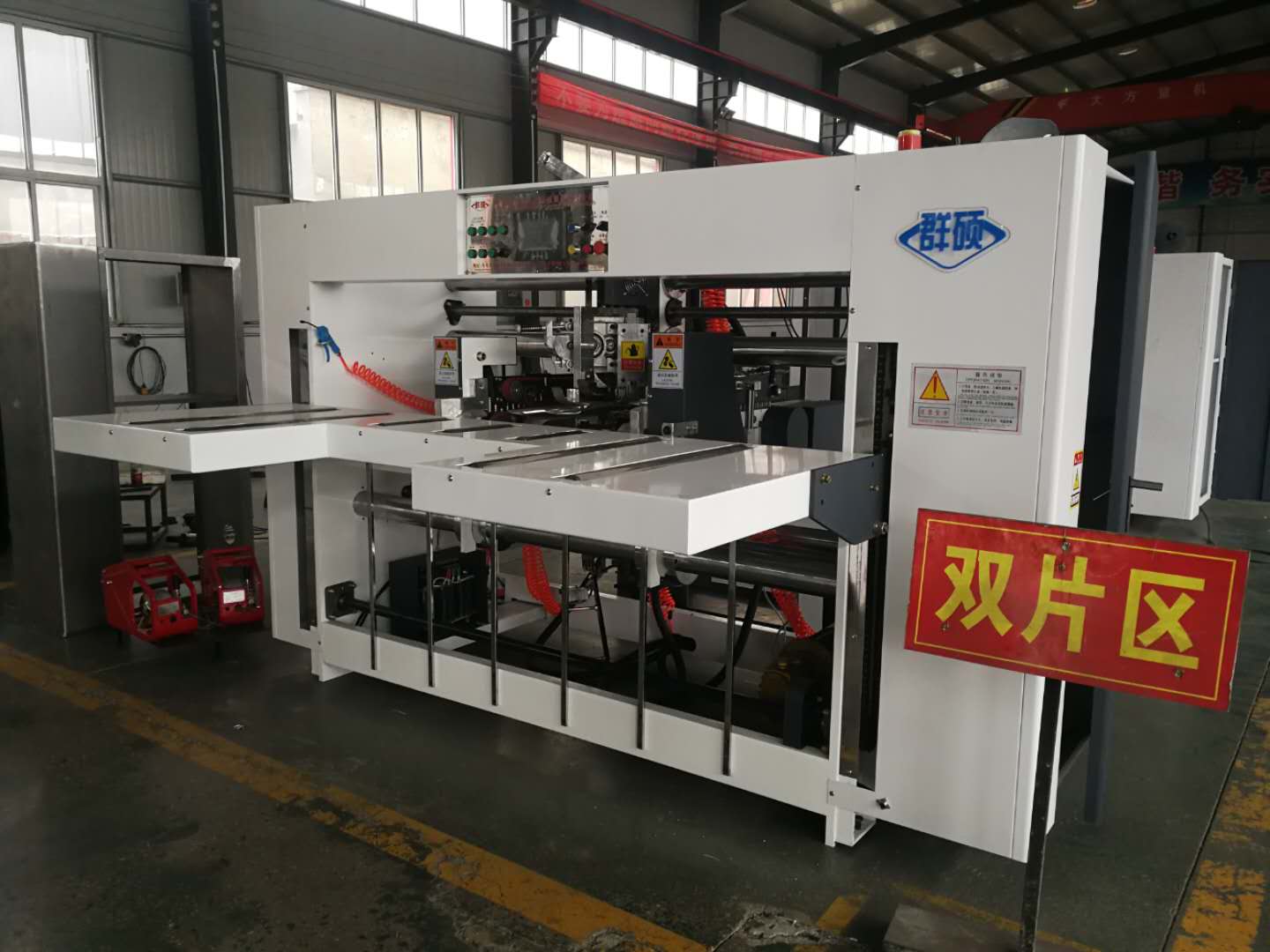 彩箱專用多伺服雙片式半自動(dòng)釘箱機(jī)