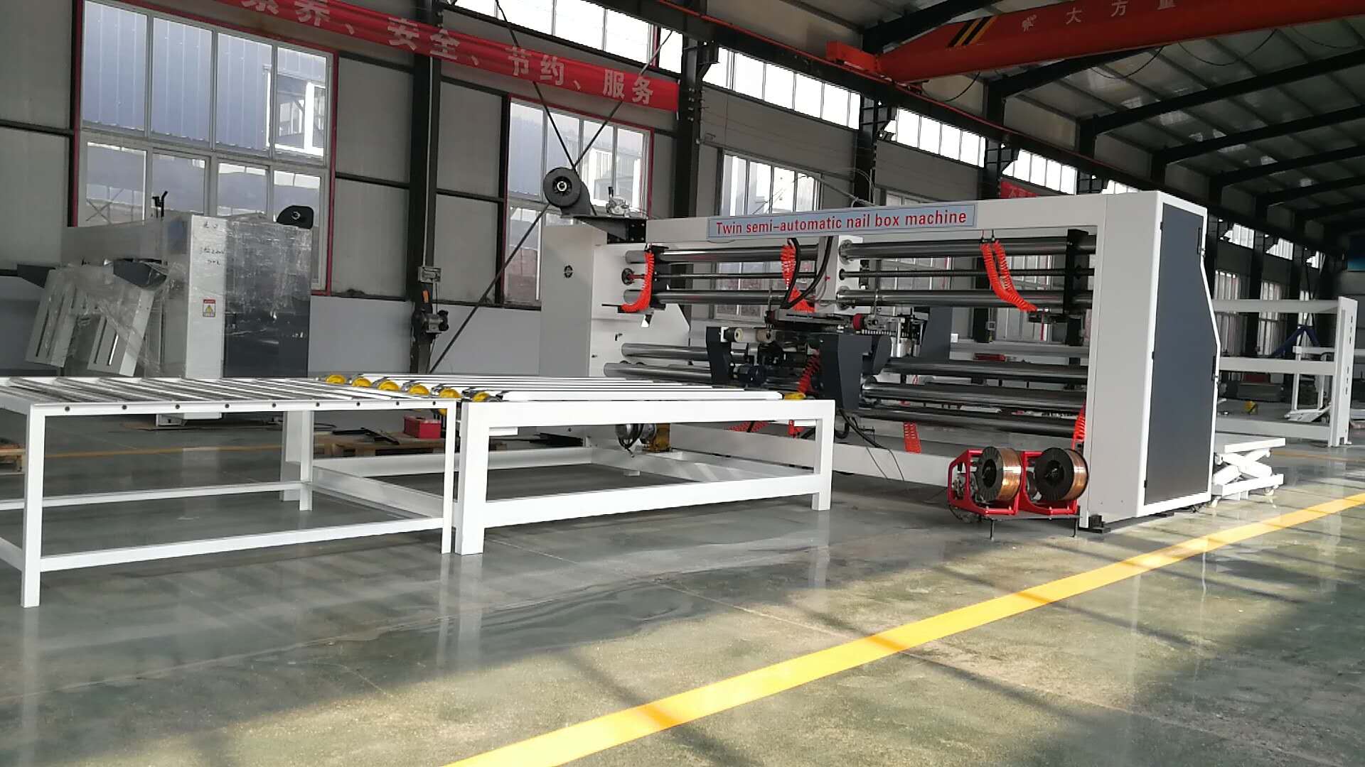 雙片式高速半自動釘箱機(jī)